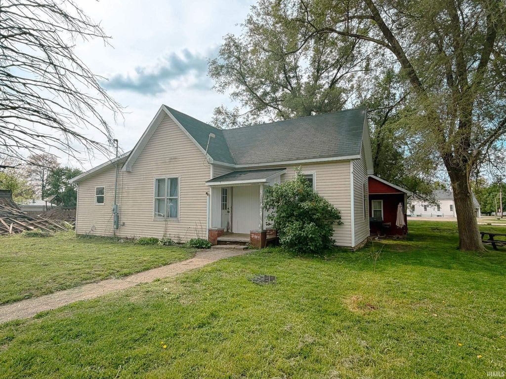 Photo of 106 E Union Street, West Union, IL 62477 (MLS # 202603372)