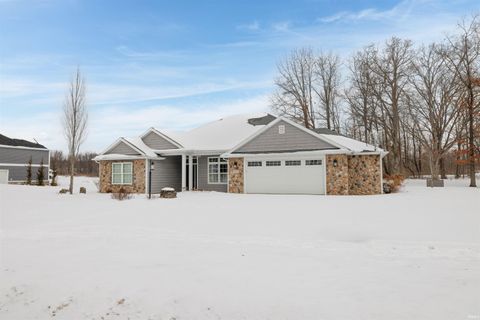Photo of 3330 Kellygreen Court, Angola, IN 46703 (MLS # 202604524)