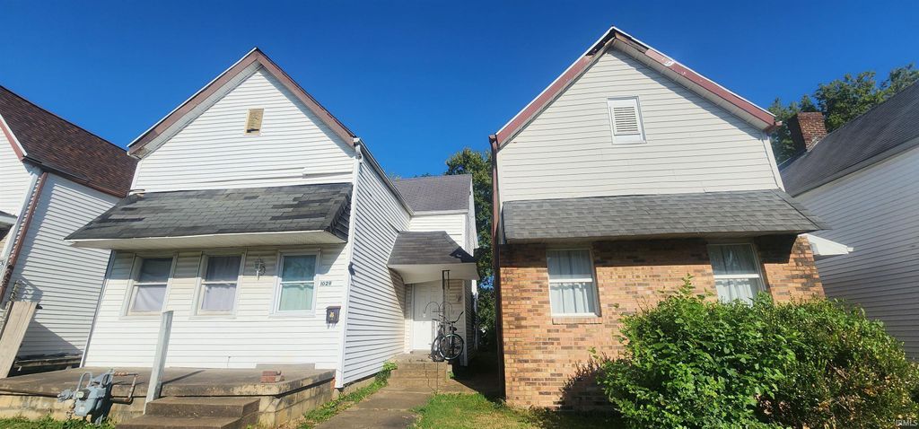 Photo of 1027 N 4Th Avenue, Evansville, IN 47710 (MLS # 202618945)