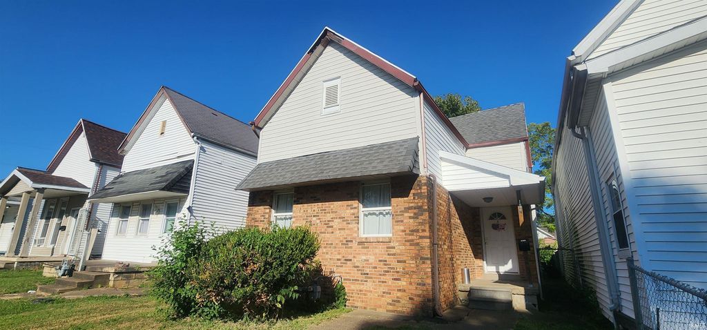 Photo of 1027 N 4Th Avenue, Evansville, IN 47710 (MLS # 202618945)