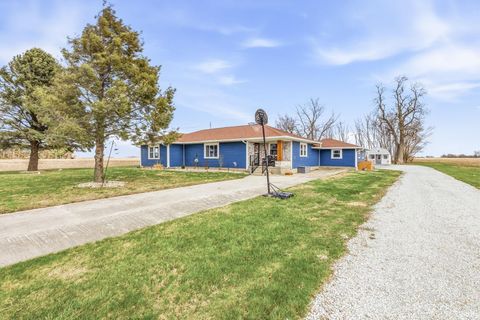 Photo of 845 N 350 E, Windfall, IN 46076 (MLS # 202608518)