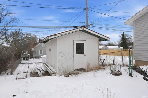 Tiny photo for 1917 Glenwood Avenue, Fort Wayne, IN 46805 (MLS # 202603861)