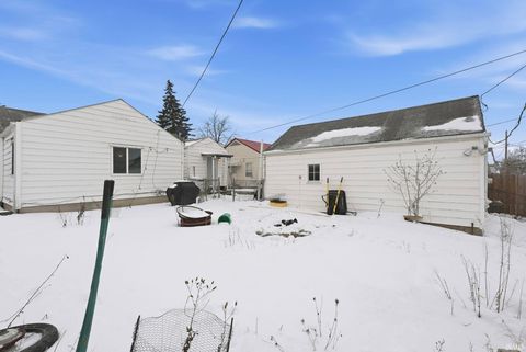 Tiny photo for 1917 Glenwood Avenue, Fort Wayne, IN 46805 (MLS # 202603861)