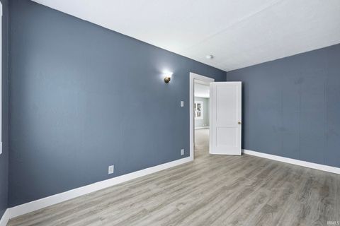 Tiny photo for 1917 Glenwood Avenue, Fort Wayne, IN 46805 (MLS # 202603861)