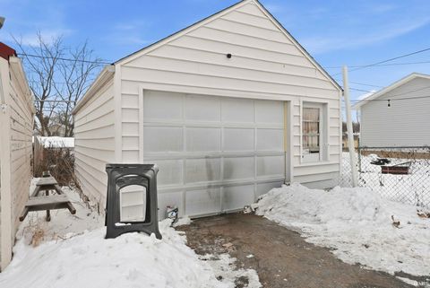 Tiny photo for 1917 Glenwood Avenue, Fort Wayne, IN 46805 (MLS # 202603861)
