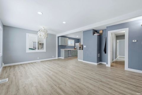 Tiny photo for 1917 Glenwood Avenue, Fort Wayne, IN 46805 (MLS # 202603861)