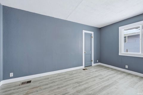 Tiny photo for 1917 Glenwood Avenue, Fort Wayne, IN 46805 (MLS # 202603861)