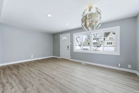 Tiny photo for 1917 Glenwood Avenue, Fort Wayne, IN 46805 (MLS # 202603861)