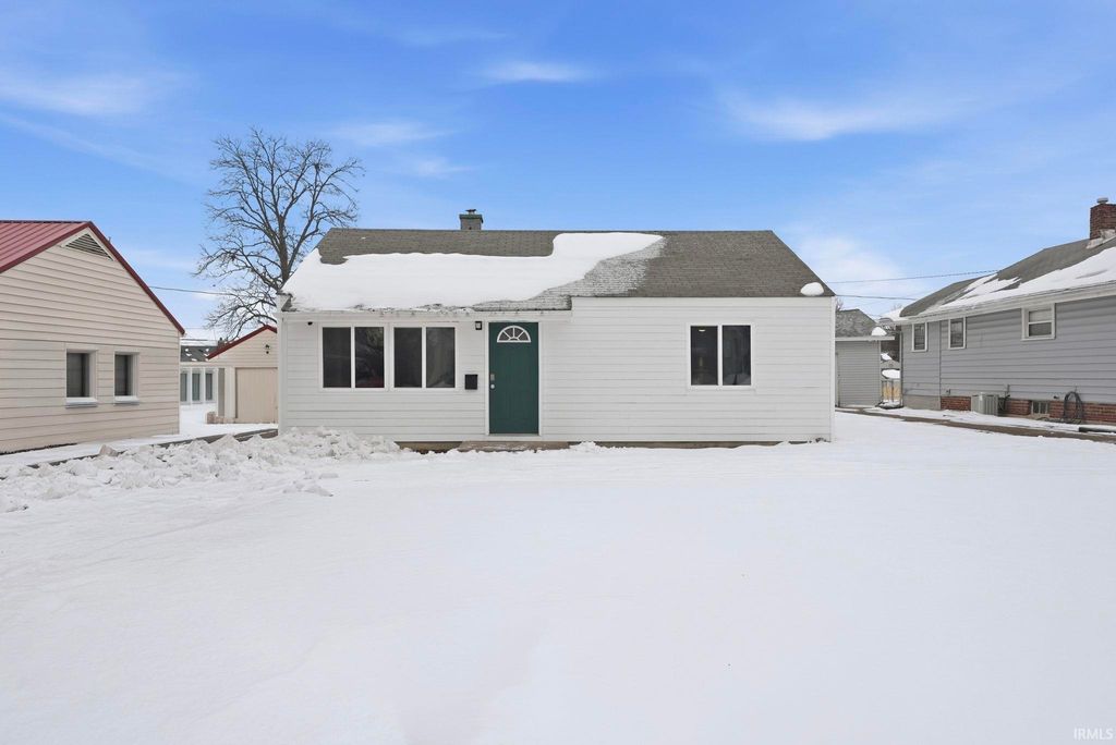 Photo of 1917 Glenwood Avenue, Fort Wayne, IN 46805 (MLS # 202603861)