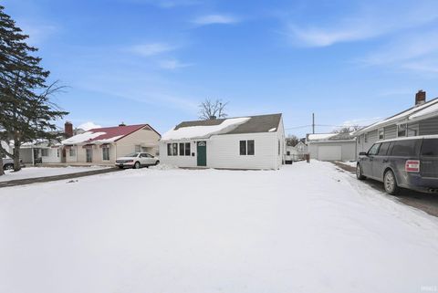 Tiny photo for 1917 Glenwood Avenue, Fort Wayne, IN 46805 (MLS # 202603861)