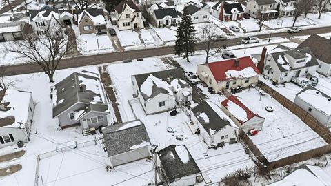 Tiny photo for 1917 Glenwood Avenue, Fort Wayne, IN 46805 (MLS # 202603861)