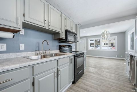 Tiny photo for 1917 Glenwood Avenue, Fort Wayne, IN 46805 (MLS # 202603861)