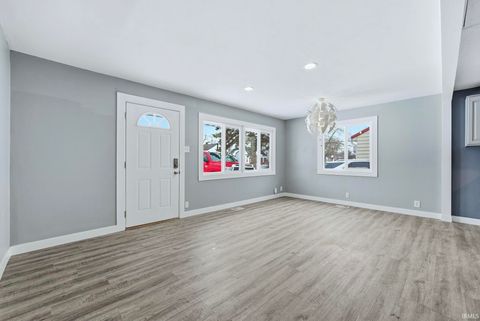 Tiny photo for 1917 Glenwood Avenue, Fort Wayne, IN 46805 (MLS # 202603861)