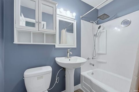 Tiny photo for 1917 Glenwood Avenue, Fort Wayne, IN 46805 (MLS # 202603861)