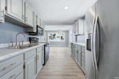 Tiny photo for 1917 Glenwood Avenue, Fort Wayne, IN 46805 (MLS # 202603861)