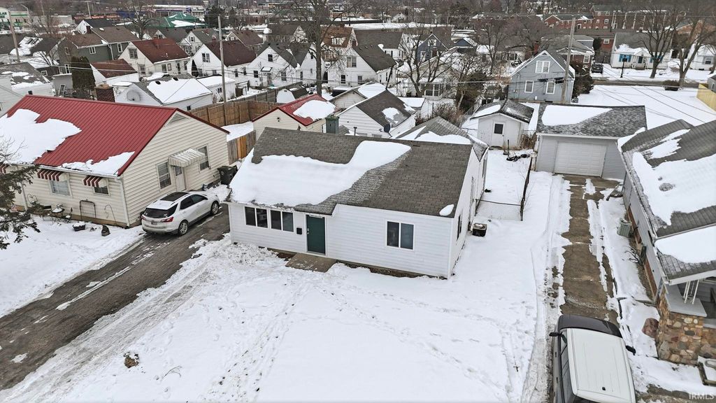 Photo of 1917 Glenwood Avenue, Fort Wayne, IN 46805 (MLS # 202603861)