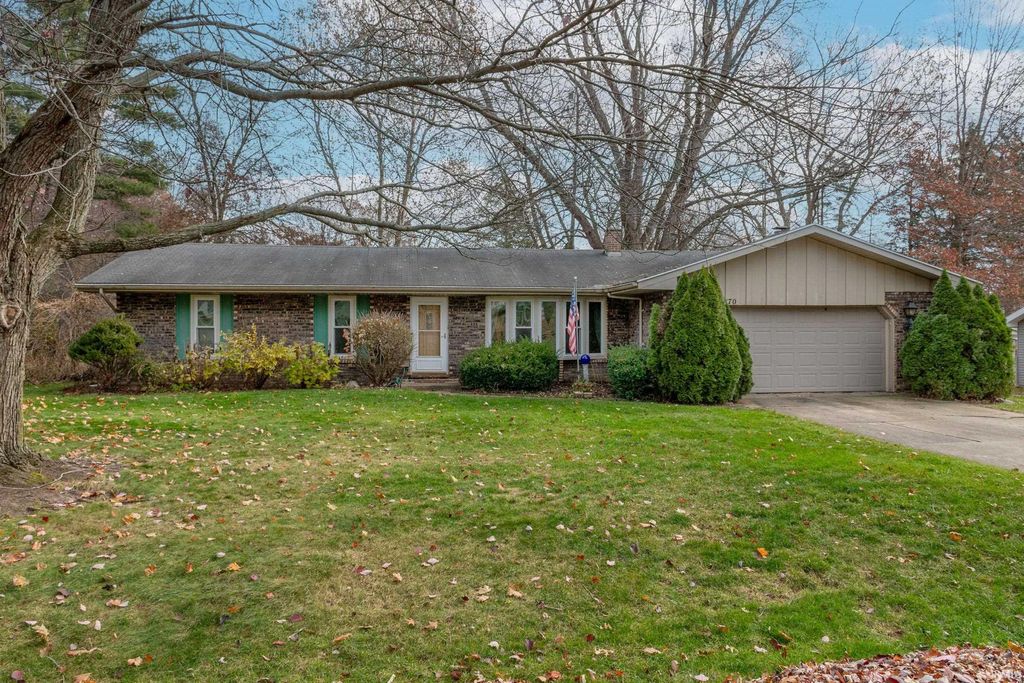 Photo of 52170 Woodridge Drive, South Bend, IN 46635 (MLS # 202548384)