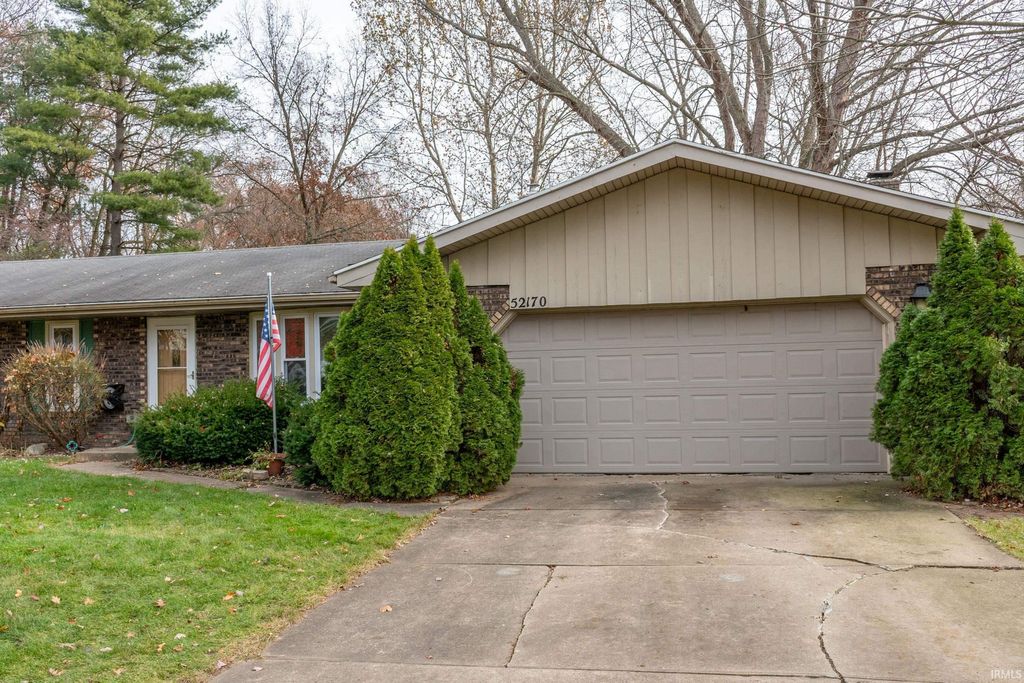Photo of 52170 Woodridge Drive, South Bend, IN 46635 (MLS # 202548384)
