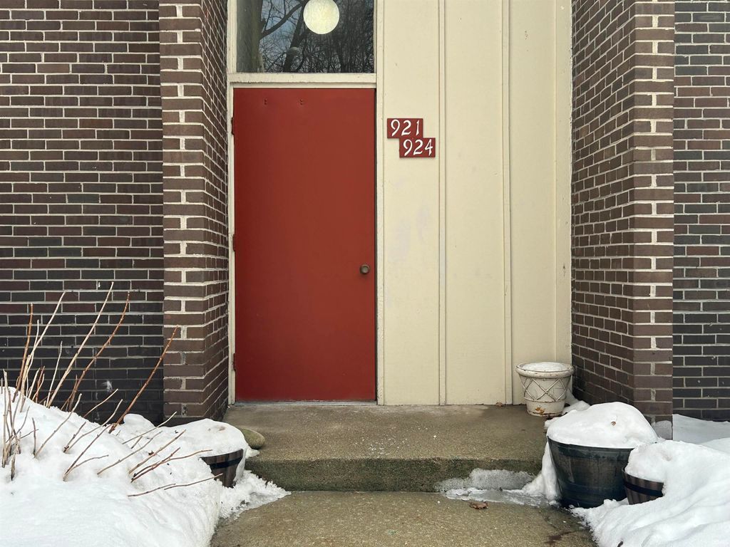 Photo of 2500 Topsfield Road #923, South Bend, IN 46614 (MLS # 202604163)