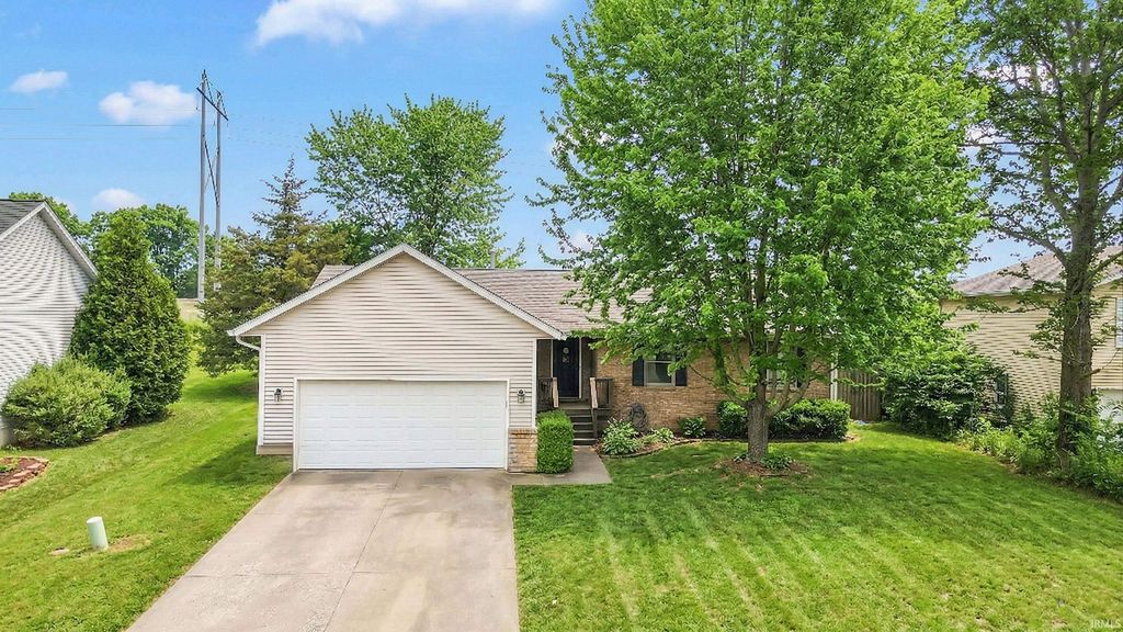 Photo of 3200 W Woodhaven Drive, Bloomington, IN 47403 (MLS # 202607238)