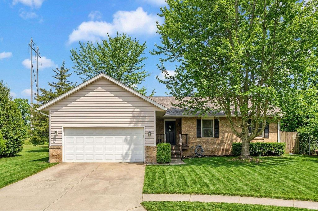 Photo of 3200 W Woodhaven Drive, Bloomington, IN 47403 (MLS # 202607238)