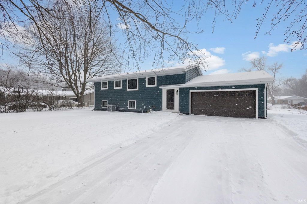 Photo of 30068 Westlake Drive, Elkhart, IN 46514 (MLS # 202602908)