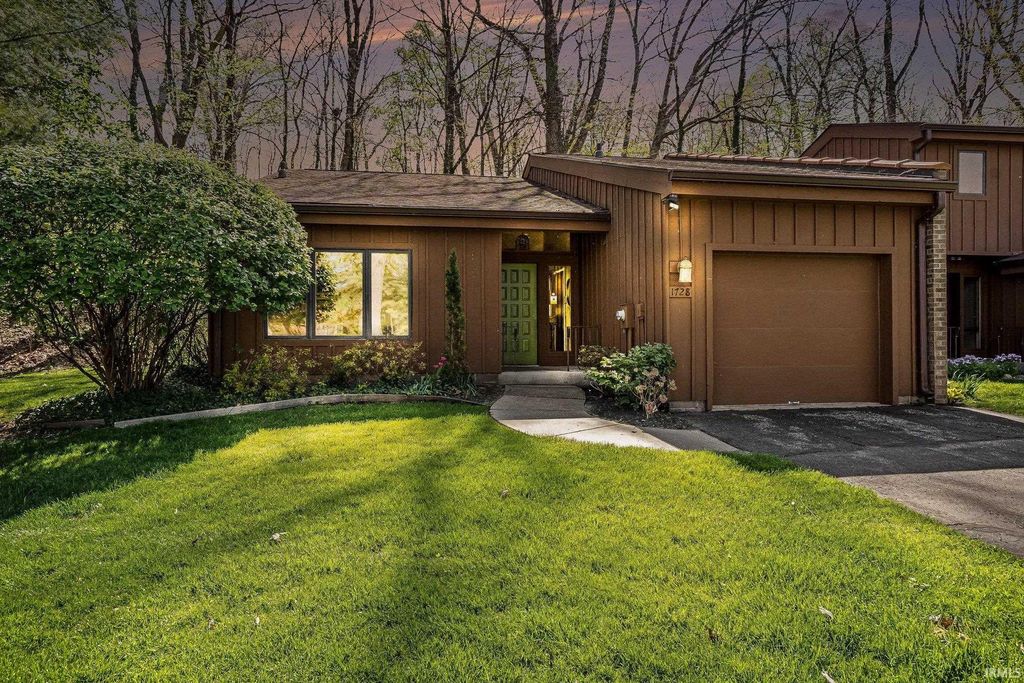 Photo of 1728 W North Shore Drive, South Bend, IN 46617 (MLS # 202615204)