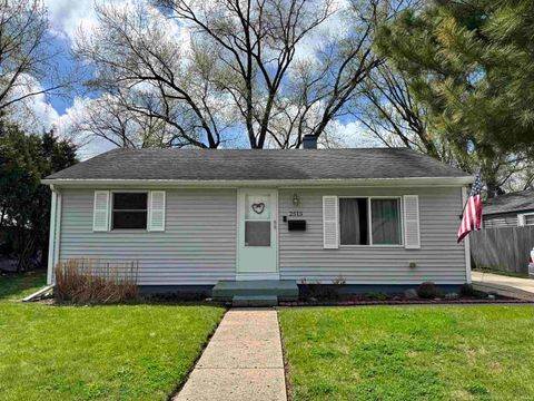 Photo of 2515 Riverside Drive, South Bend, IN 46616 (MLS # 202613085)