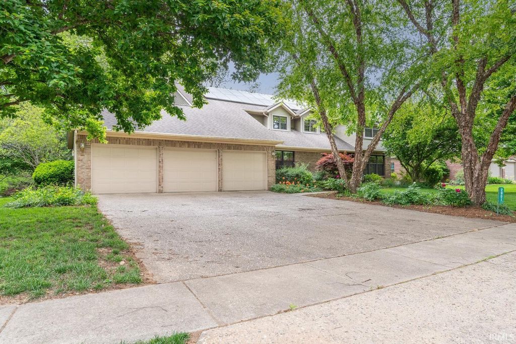 Photo of 2901 S Dale Court, Bloomington, IN 47401 (MLS # 202616749)