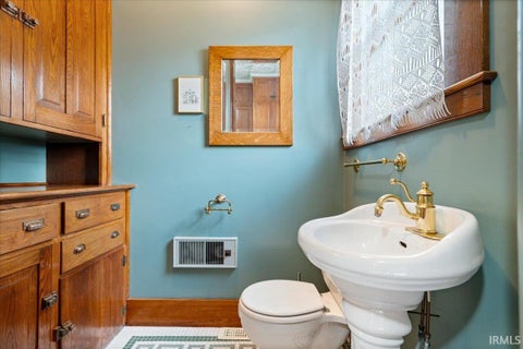 Tiny photo for 524 W Sycamore Street, Kokomo, IN 46901 (MLS # 202635195)