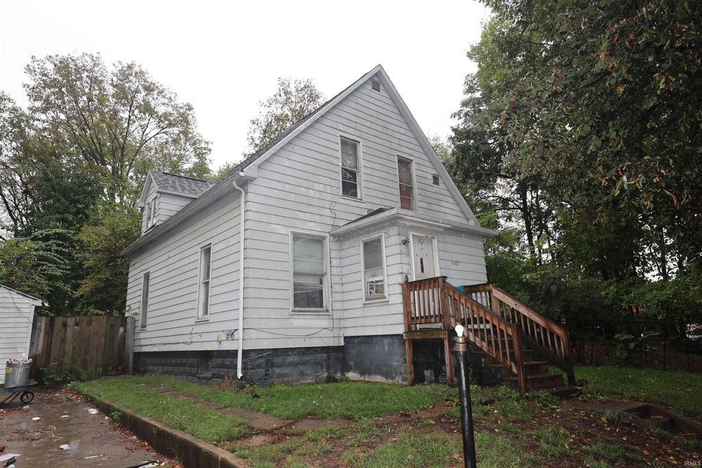 Photo of 1407 Hudson Street, Elkhart, IN 46516 (MLS # 202540639)