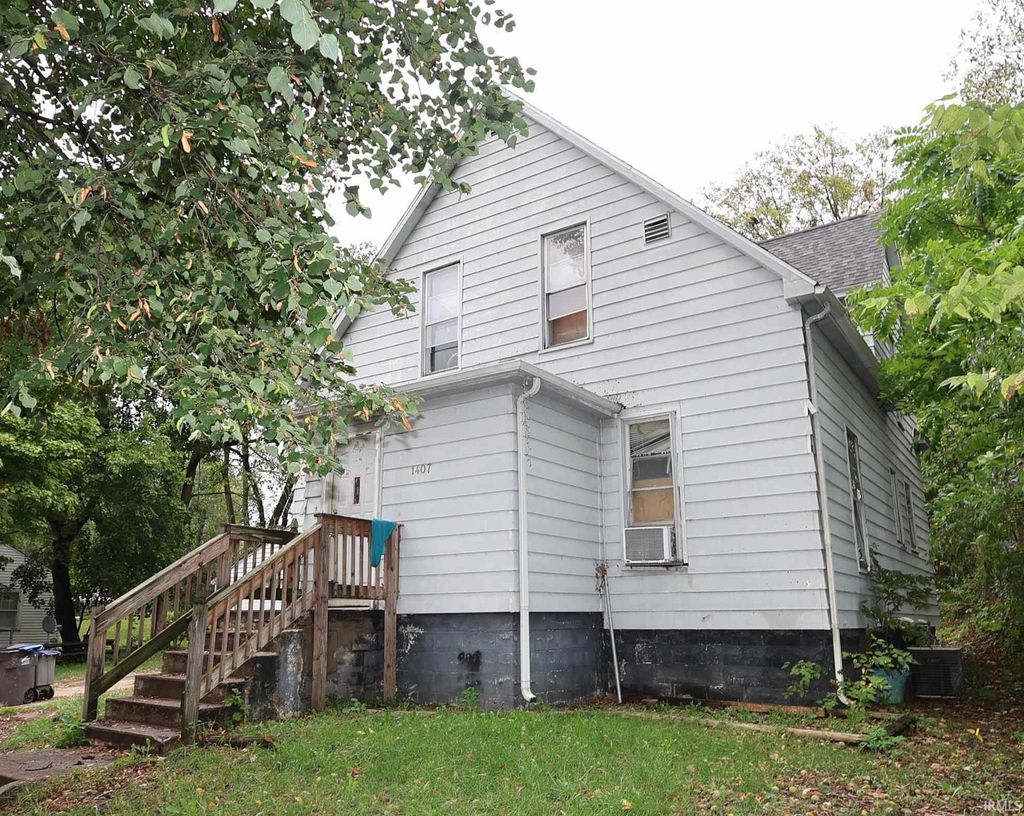 Photo of 1407 Hudson Street, Elkhart, IN 46516 (MLS # 202540639)