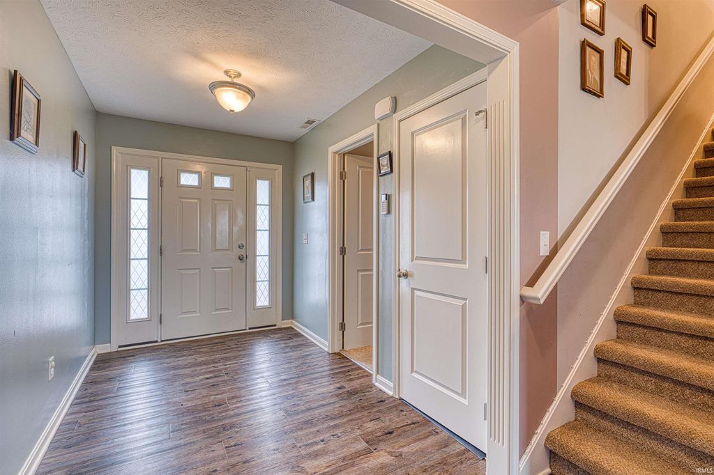 Photo of 6411 Kinway Drive, Evansville, IN 47725 (MLS # 202612707)