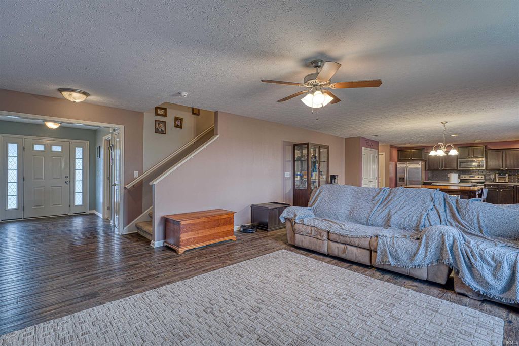 Photo of 6411 Kinway Drive, Evansville, IN 47725 (MLS # 202612707)