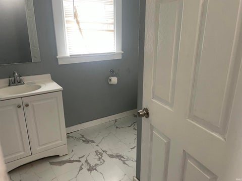 Tiny photo for 815 N Courtland Avenue, Kokomo, IN 46901 (MLS # 202626521)