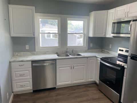 Tiny photo for 815 N Courtland Avenue, Kokomo, IN 46901 (MLS # 202626521)