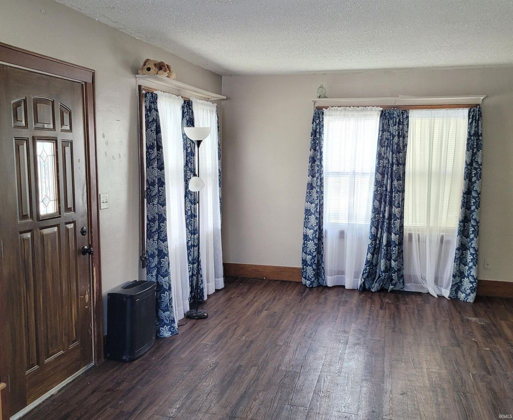 Photo of 10421 Main Street, Leo, IN 46165 (MLS # 202604615)