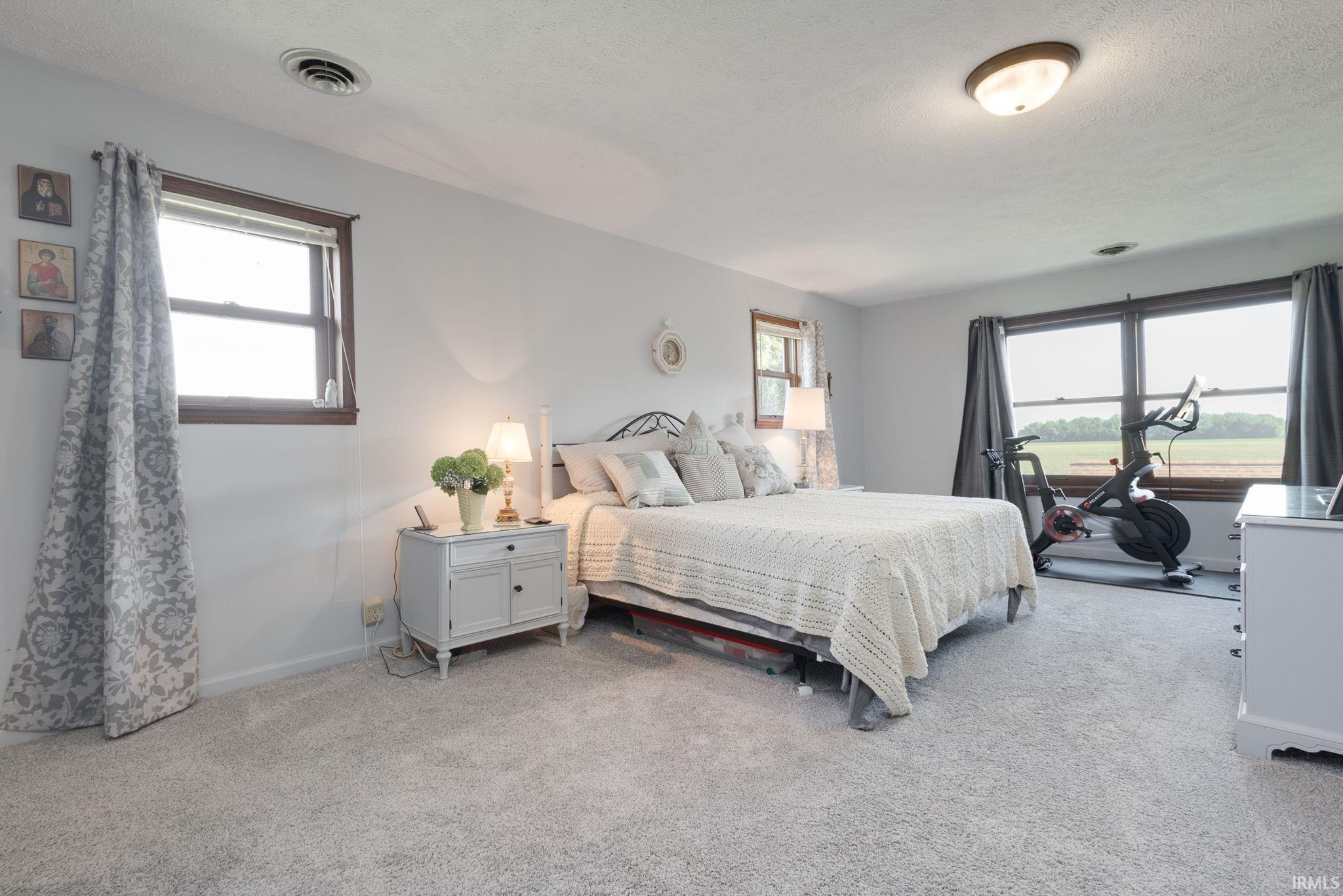 Mishawaka, Indiana 46544, United States, 5 Bedrooms Bedrooms, ,3 BathroomsBathrooms,Residential,Active,183838