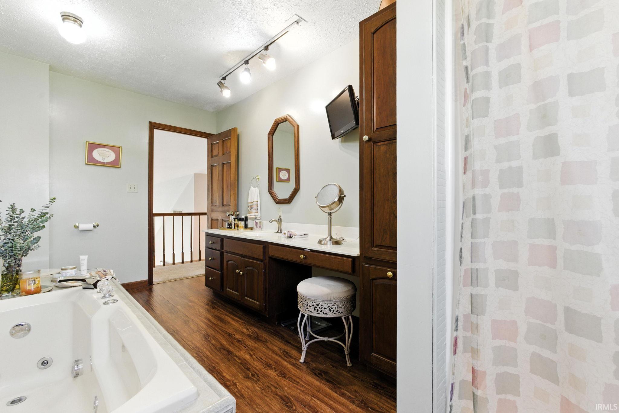 Mishawaka, Indiana 46544, United States, 5 Bedrooms Bedrooms, ,3 BathroomsBathrooms,Residential,Active,183838