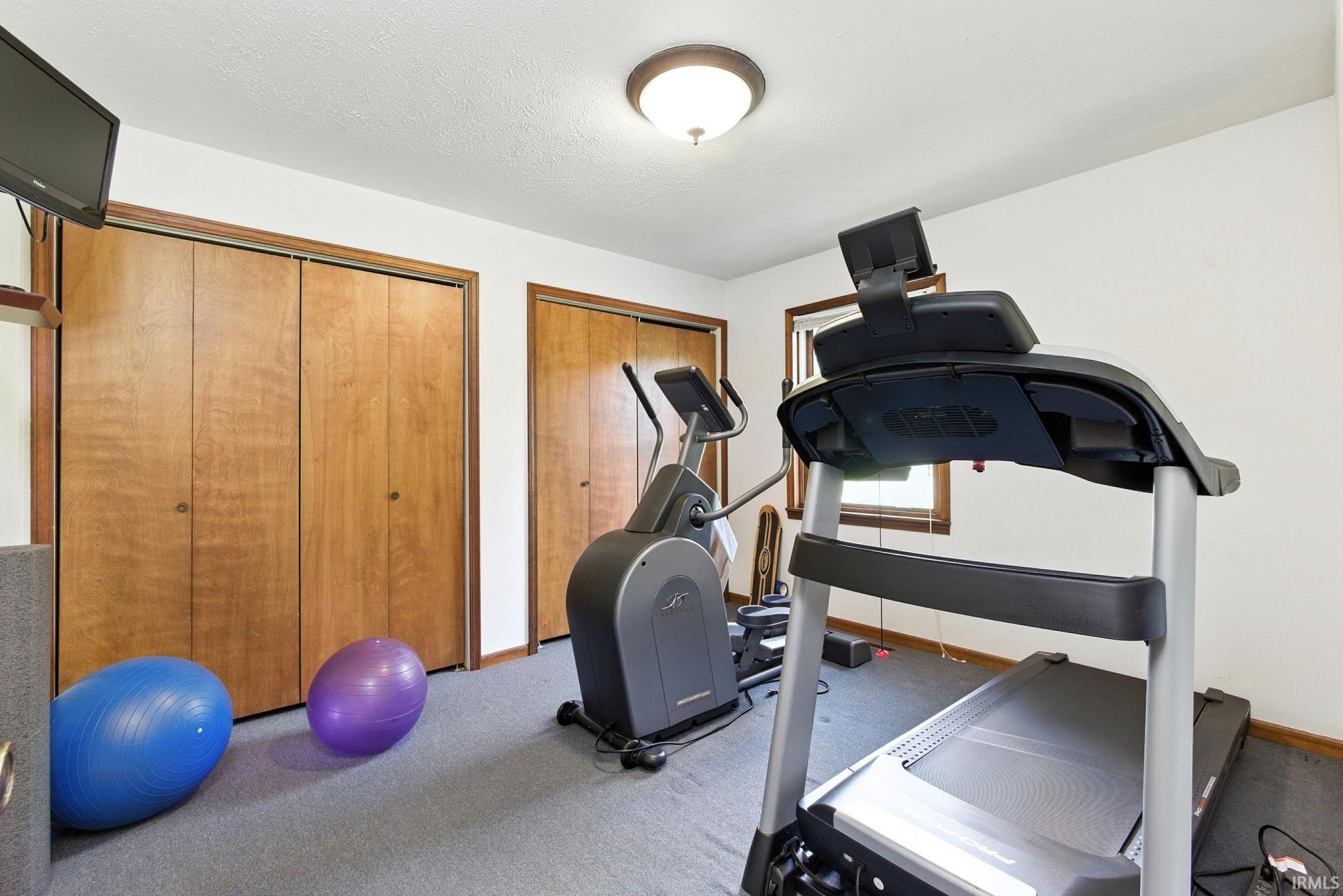 Mishawaka, Indiana 46544, United States, 5 Bedrooms Bedrooms, ,3 BathroomsBathrooms,Residential,Active,183838