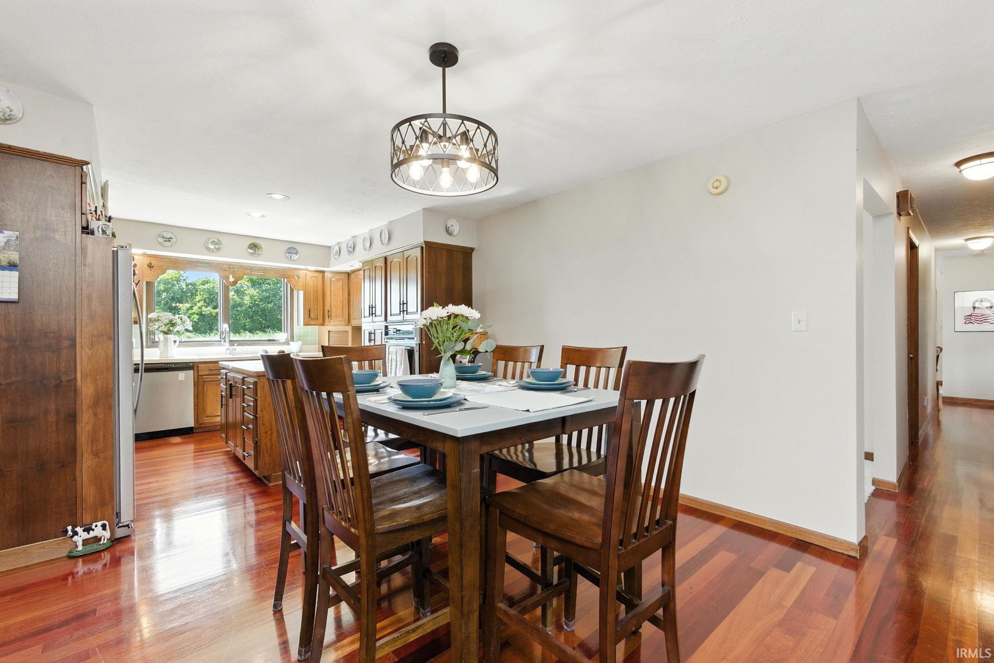 Mishawaka, Indiana 46544, United States, 5 Bedrooms Bedrooms, ,3 BathroomsBathrooms,Residential,Active,183838