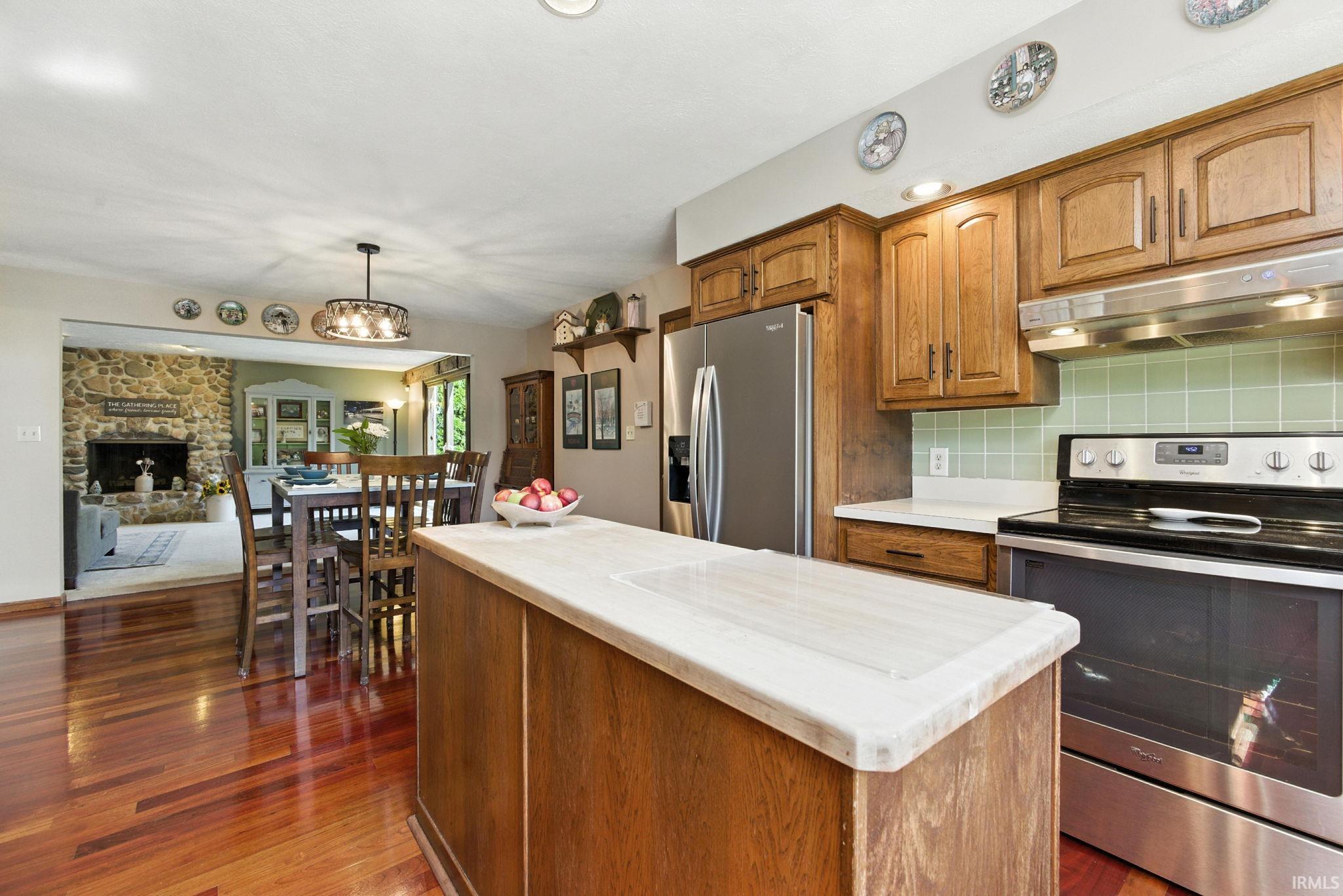 Mishawaka, Indiana 46544, United States, 5 Bedrooms Bedrooms, ,3 BathroomsBathrooms,Residential,Active,183838