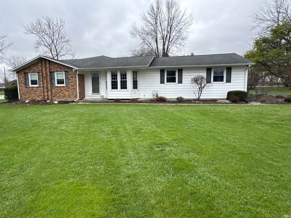 Photo of 1112 Orchard Circle Drive, Bluffton, IN 46714 (MLS # 202610459)