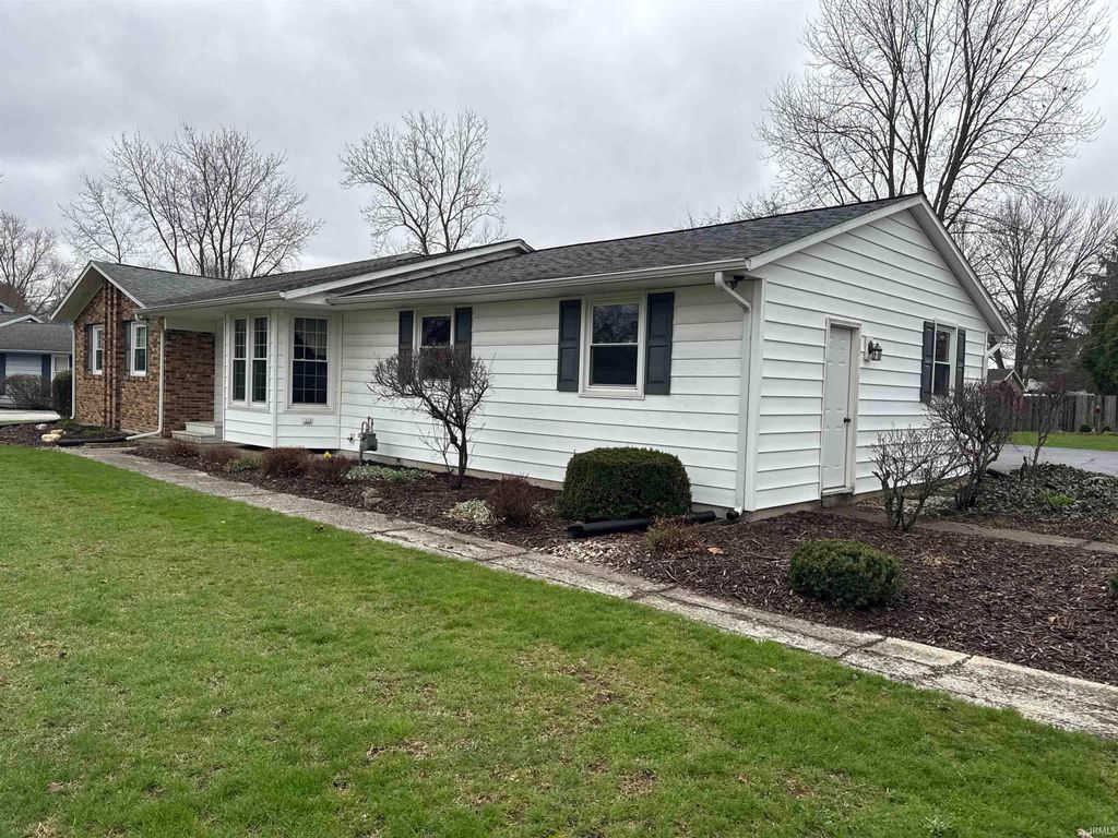 Photo of 1112 Orchard Circle Drive, Bluffton, IN 46714 (MLS # 202610459)