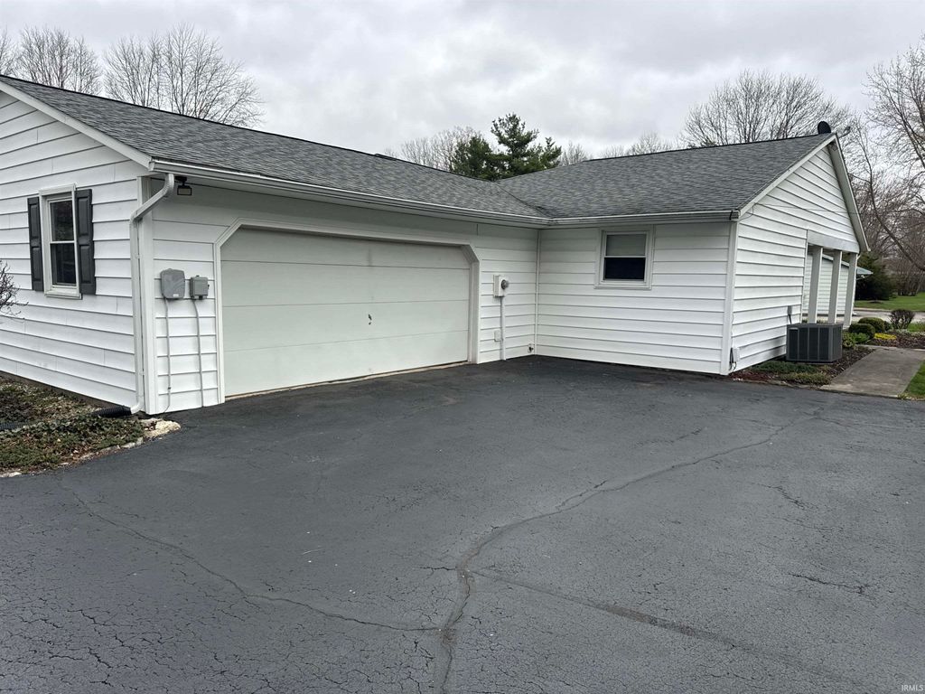 Photo of 1112 Orchard Circle Drive, Bluffton, IN 46714 (MLS # 202610459)