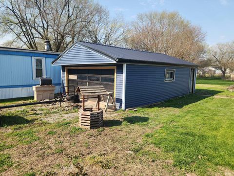 Tiny photo for 416 S Deer Creek Road, Galveston, IN 46932 (MLS # 202612189)