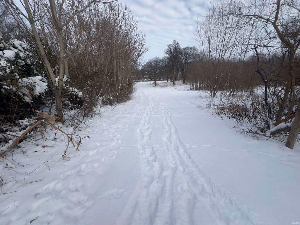 Photo of 0 E 16th Street, Anderson, IN 46016 (MLS # 202549111)