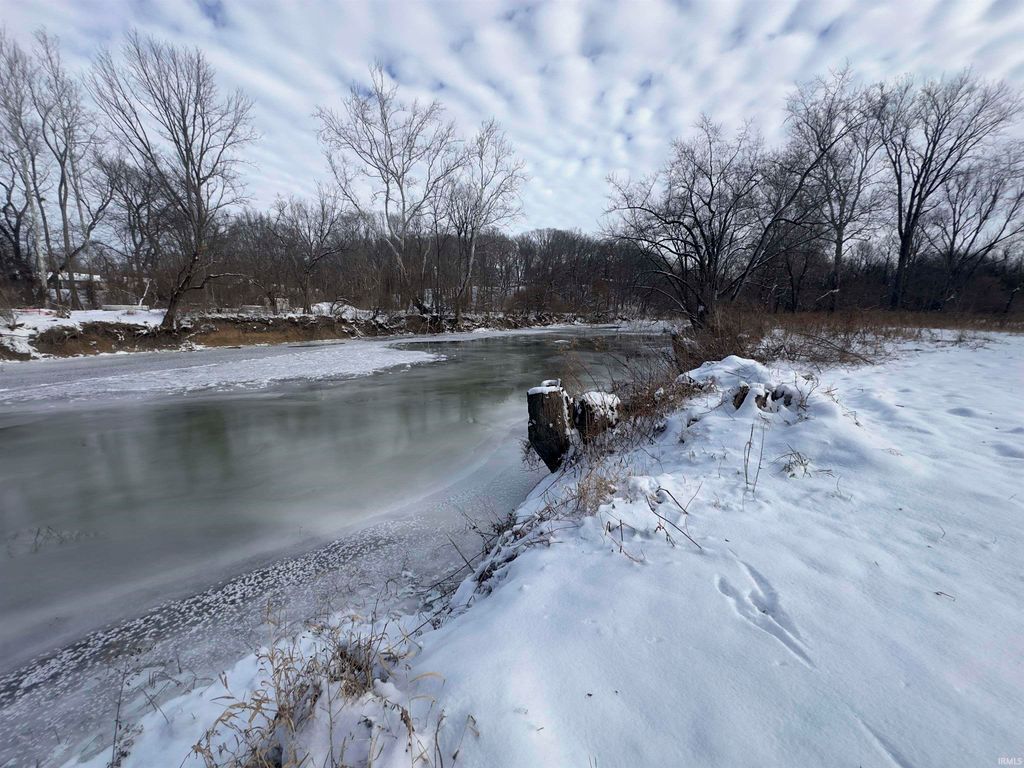 Photo of 0 E 16th Street, Anderson, IN 46016 (MLS # 202549111)