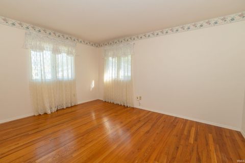 Tiny photo for 2621 Oak Leaf Cove, South Bend, IN 46628 (MLS # 202543666)