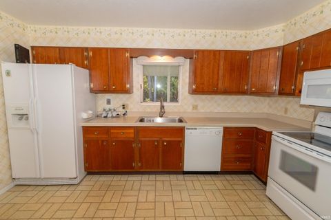 Tiny photo for 2621 Oak Leaf Cove, South Bend, IN 46628 (MLS # 202543666)